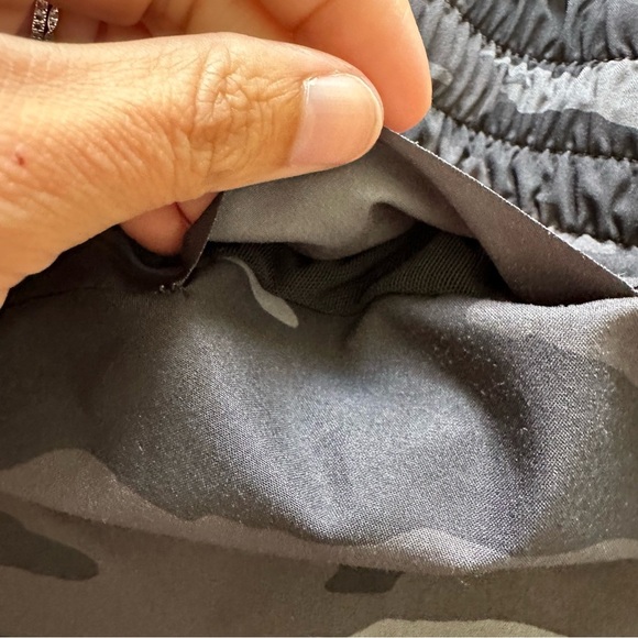 Athleta Womens Printed Mesh Racer Run Short 4" Camo Small Running Gym Workout - Picture 5 of 10